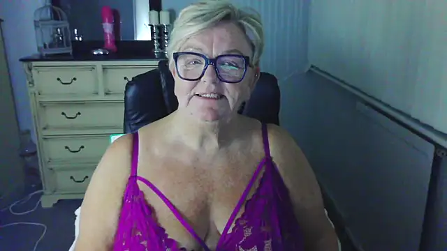 BridgetBlueEyes' Webcam Show