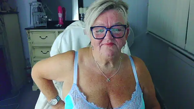 BridgetBlueEyes' Webcam Show