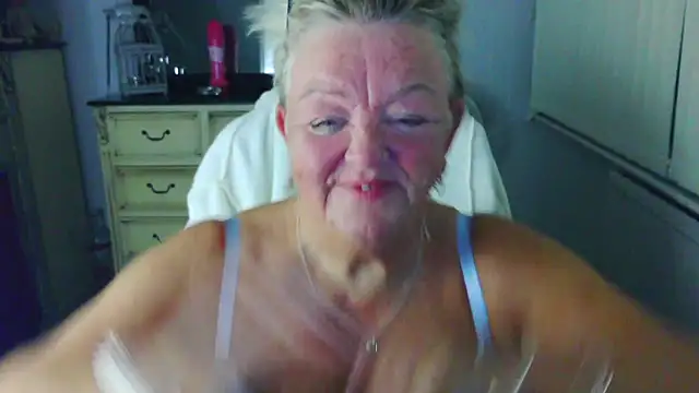 BridgetBlueEyes Live XXX-Chat
