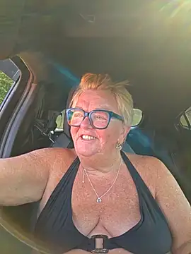 Show modela BridgetBlueEyes na web-kameri