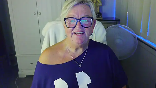 BridgetBlueEyes' Live XXX Chat