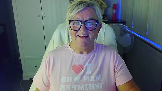 BridgetBlueEyes' Webcam Show