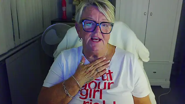 BridgetBlueEyes' Webcam Show