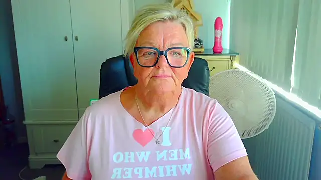 BridgetBlueEyes' Webcam Show
