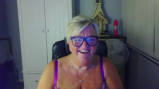 BridgetBlueEyes' Live XXX Chat
