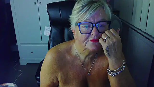 BridgetBlueEyesn Webbikameraesitys