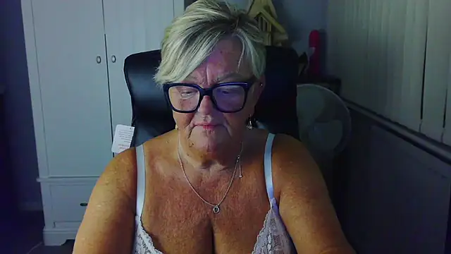 Chat +18 de BridgetBlueEyes ao vivo