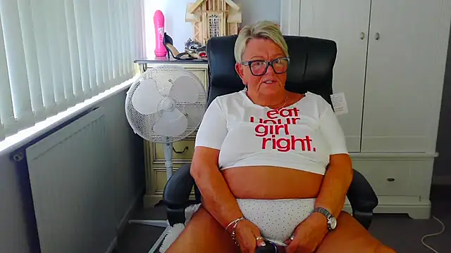 BridgetBlueEyes' Live XXX Chat