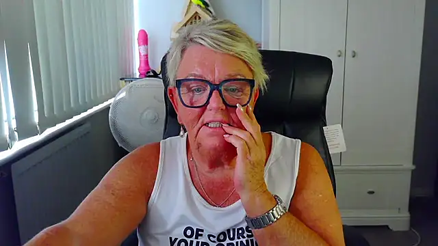 BridgetBlueEyes' Webcam Show