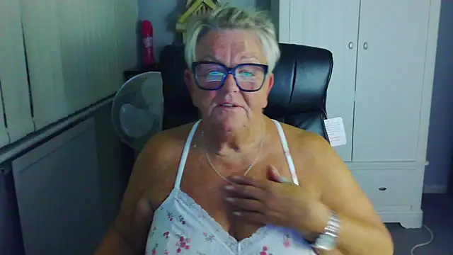 BridgetBlueEyes webcam show