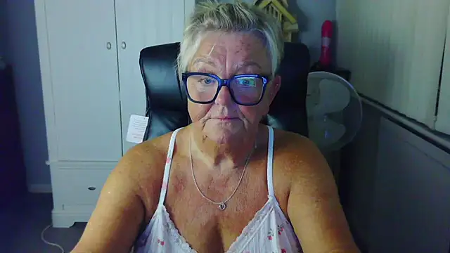 BridgetBlueEyes' Webcam Show