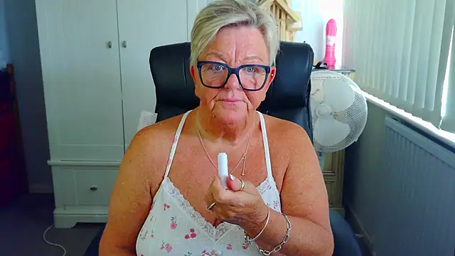 BridgetBlueEyes Adlı Modelin Canlı XXX Sohbeti