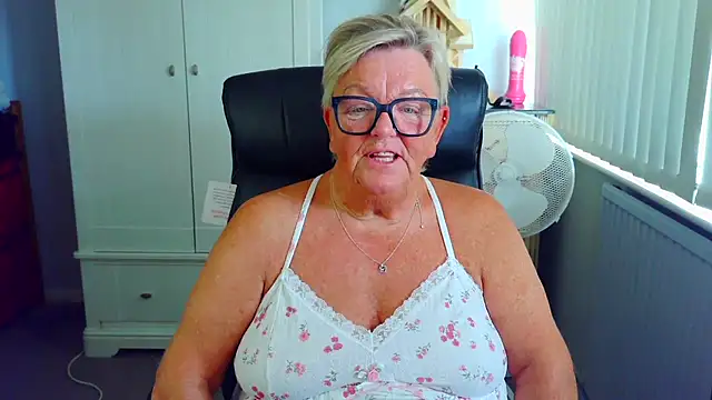 BridgetBlueEyes' Webcam Show
