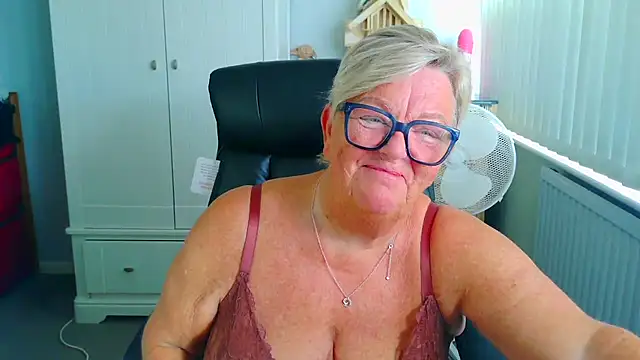 BridgetBlueEyes Chat XXX in diretta
