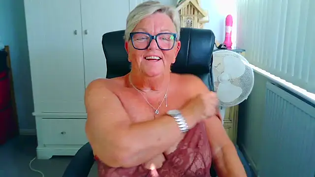 Show modela BridgetBlueEyes na web-kameri