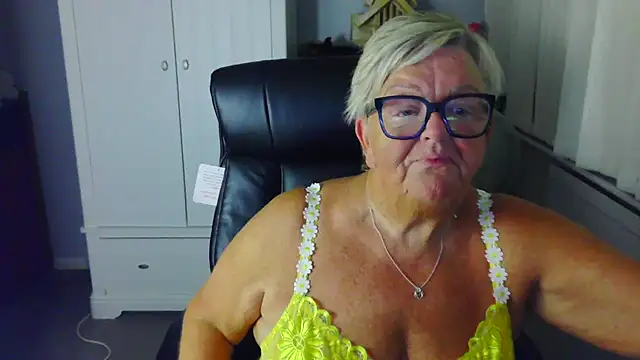 BridgetBlueEyes' Live XXX Chat