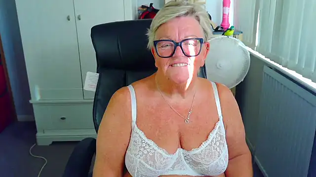 BridgetBlueEyes' Webcam Show