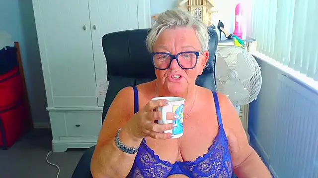 BridgetBlueEyes' Webcam Show