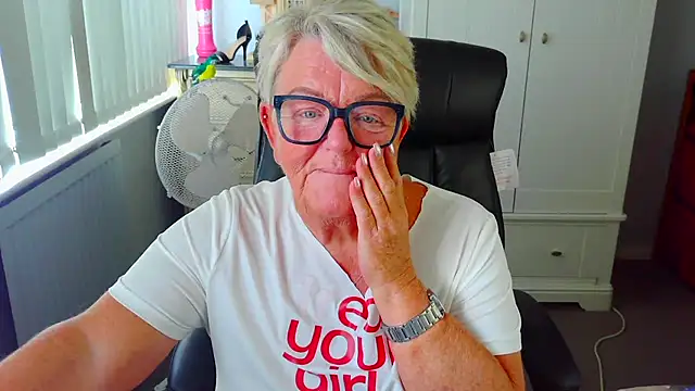 BridgetBlueEyes' Live XXX Chat