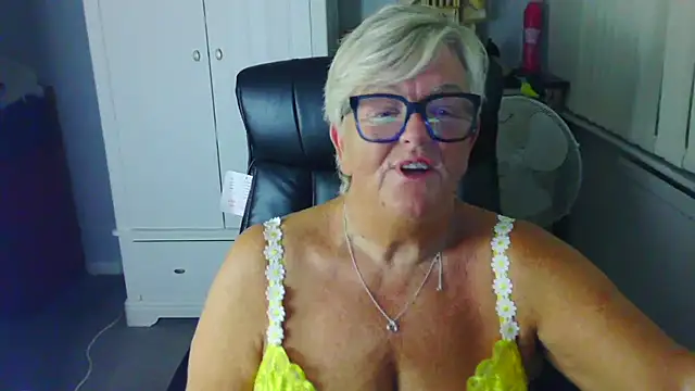 BridgetBlueEyes' Webcam Show