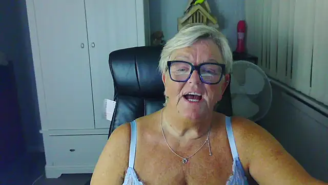 BridgetBlueEyes' Webcam Show