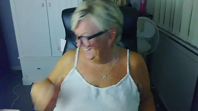 BridgetBlueEyes Show Webcam
