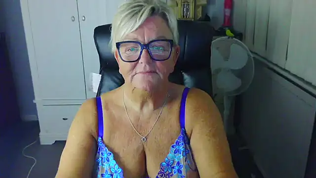 BridgetBlueEyes' Webcam Show