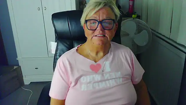BridgetBlueEyes' Webcam Show