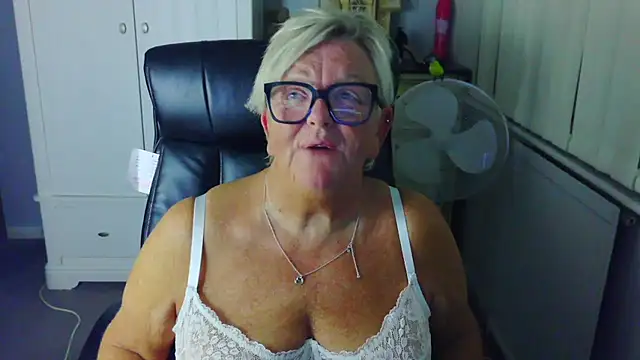 BridgetBlueEyes Adlı Modelin Canlı XXX Sohbeti