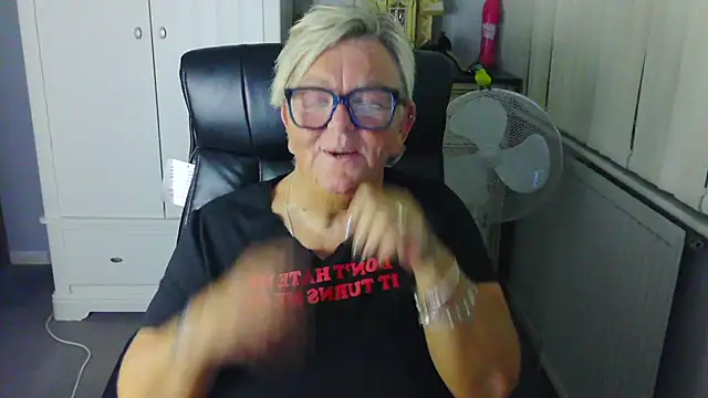 BridgetBlueEyes' Live XXX Chat