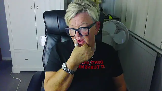 BridgetBlueEyes' Live Sex Cam Show