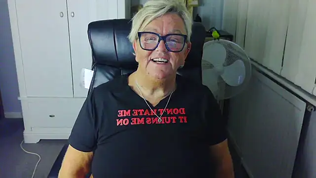 BridgetBlueEyes' Live Sex Cam Show
