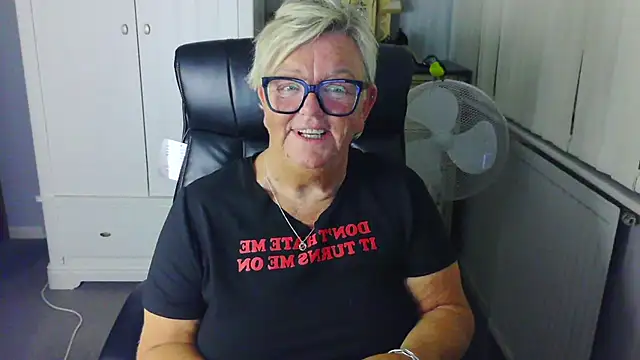 BridgetBlueEyes' Live Sex Cam Show