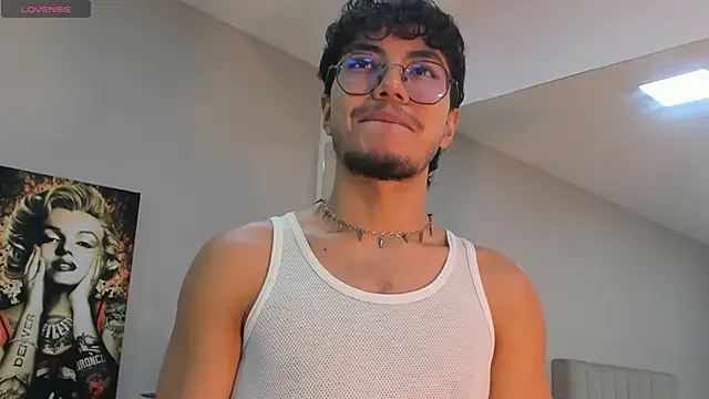 Show modela kai_storn na web-kameri