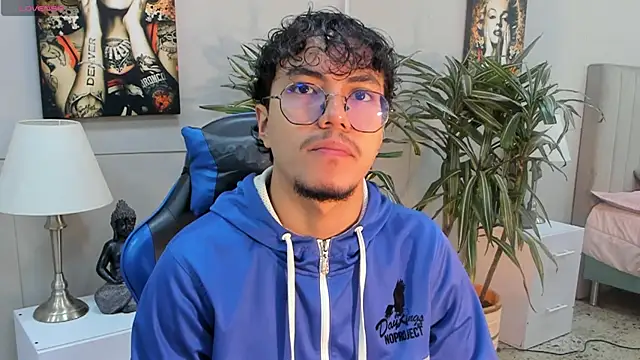 Show modela kai_storn na web-kameri