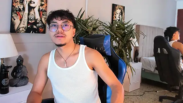 Show modela kai_storn na web-kameri
