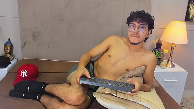 Show modela kai_storn na web-kameri