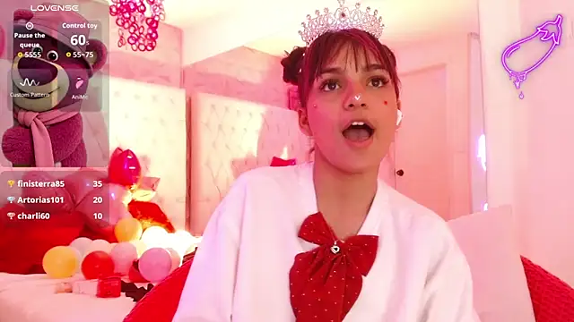 Kitty_madness: διαδικτυακό σόου στην κάμερα