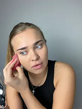 MonicaWestt Adlı Modelin Canlı XXX Sohbeti