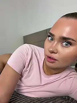 XXX chat uživo modela MonicaWestt