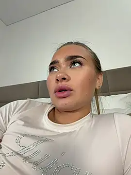 Chat XXX ao vivo de MonicaWestt