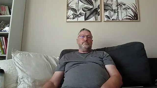 doudou310: διαδικτυακό σόου στην κάμερα