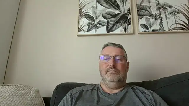 doudou310 Show in webcam