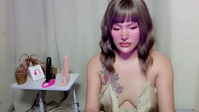 ChloeAsian's Webcam Show