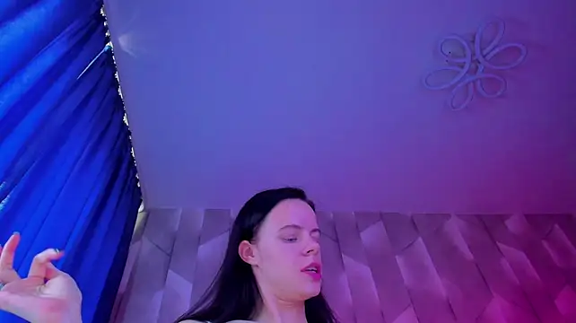 Alanna_Pow's Live Chat Room
