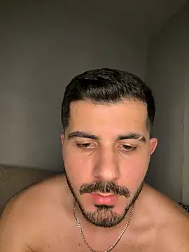 Kissbiceps 在線直播表演