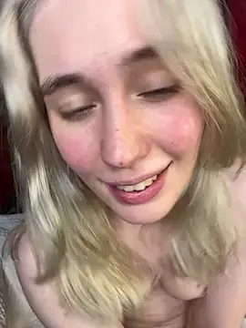 LovelyMiu webcam show