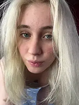 LovelyMiu Show in webcam