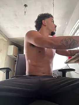 Show modela menoquarenta na web-kameri