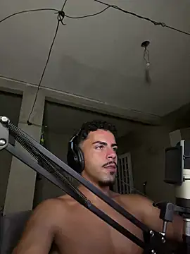 Show modela menoquarenta na web-kameri